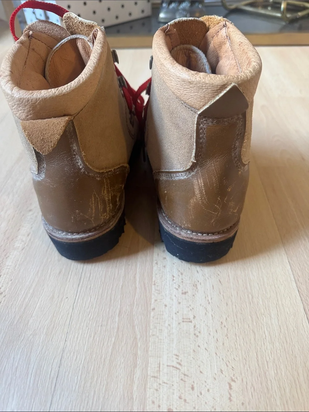 Dunham Vintage 80’s Hiking Boots size 9